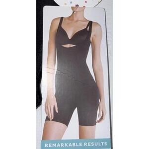 NWT ASSETS SPANX Bodysuit Shapewear Tummy Control Black M Women's Body Slimmer